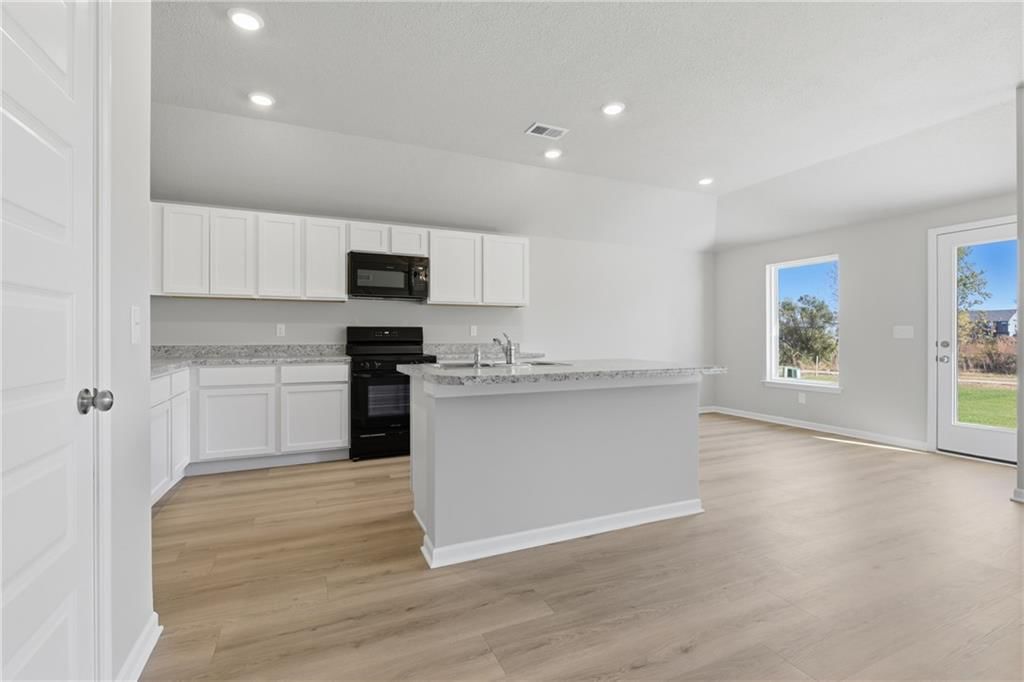565 W Bluebird Street — photo 7