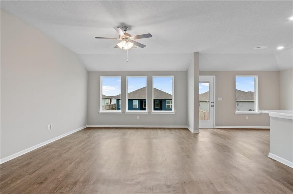 565 W Bluebird Street — photo 8