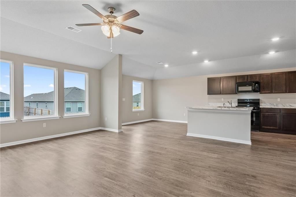 565 W Bluebird Street — photo 10