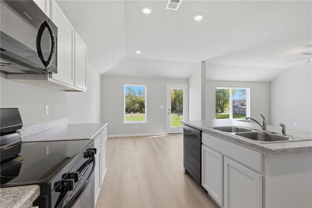 565 W Bluebird Street — photo 11