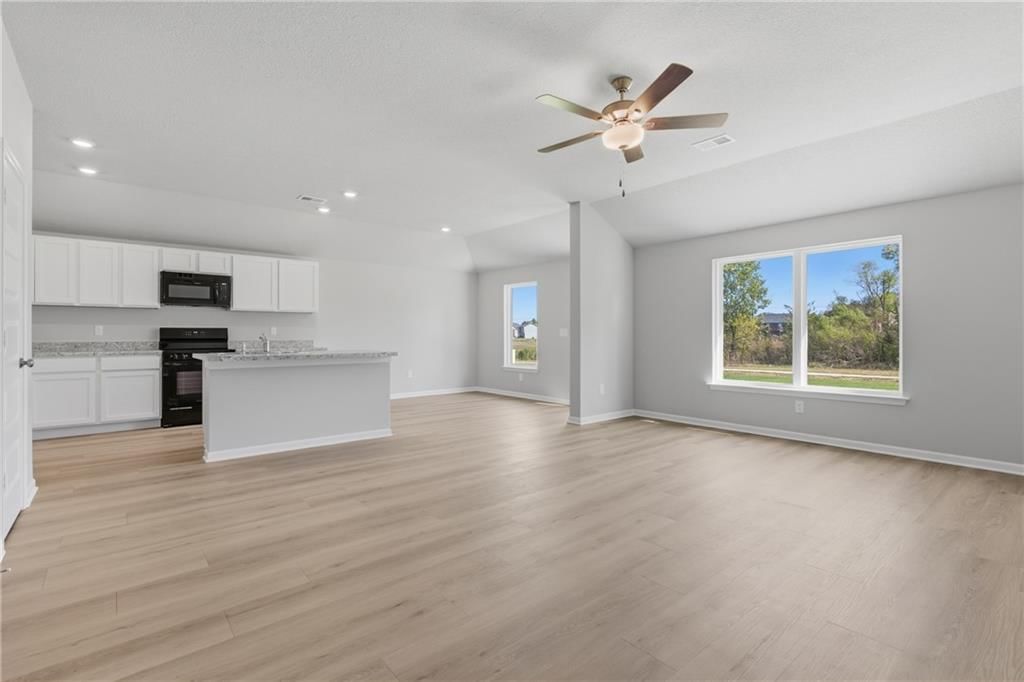 565 W Bluebird Street — photo 17