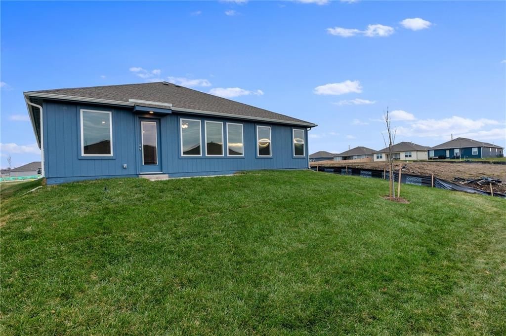 565 W Bluebird Street — photo 30