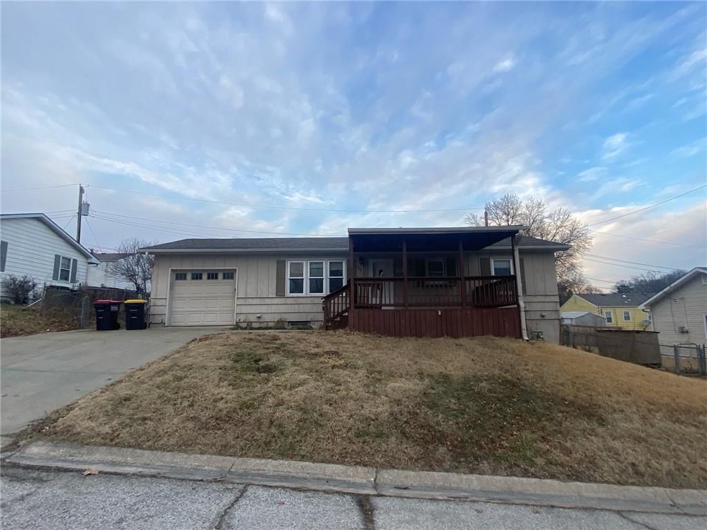 1012 Magnolia Street W — photo 1
