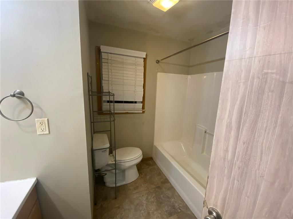 1012 Magnolia Street W — photo 4