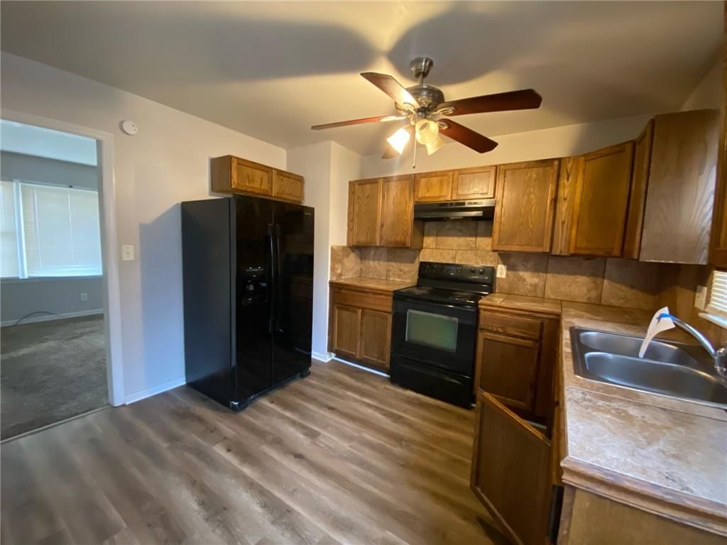 9304 Vaughn Avenue — photo 2