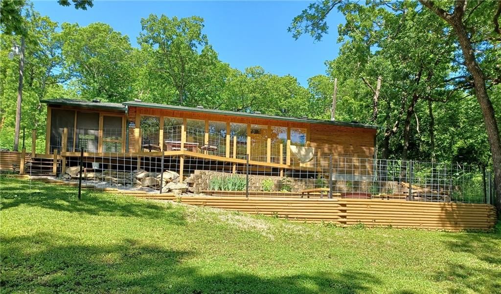 89 NW Lakeside Drive — photo 3