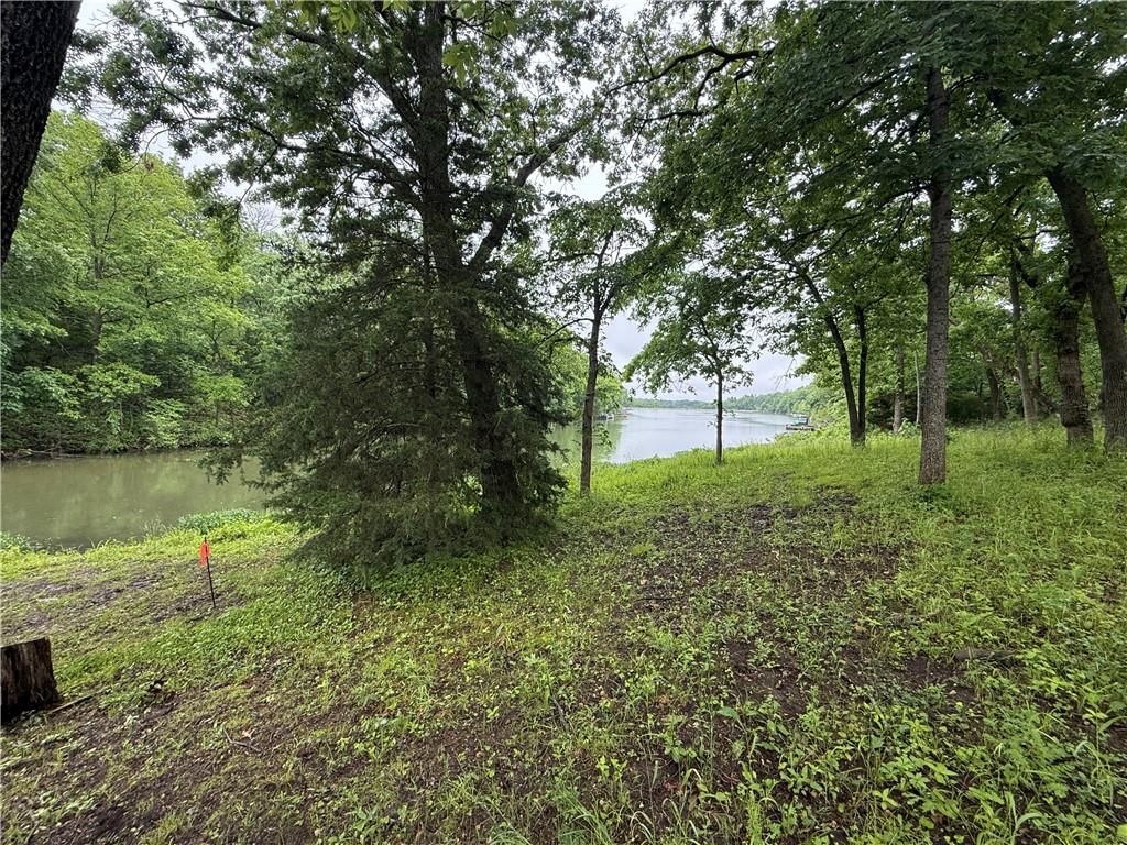 89 NW Lakeside Drive — photo 17