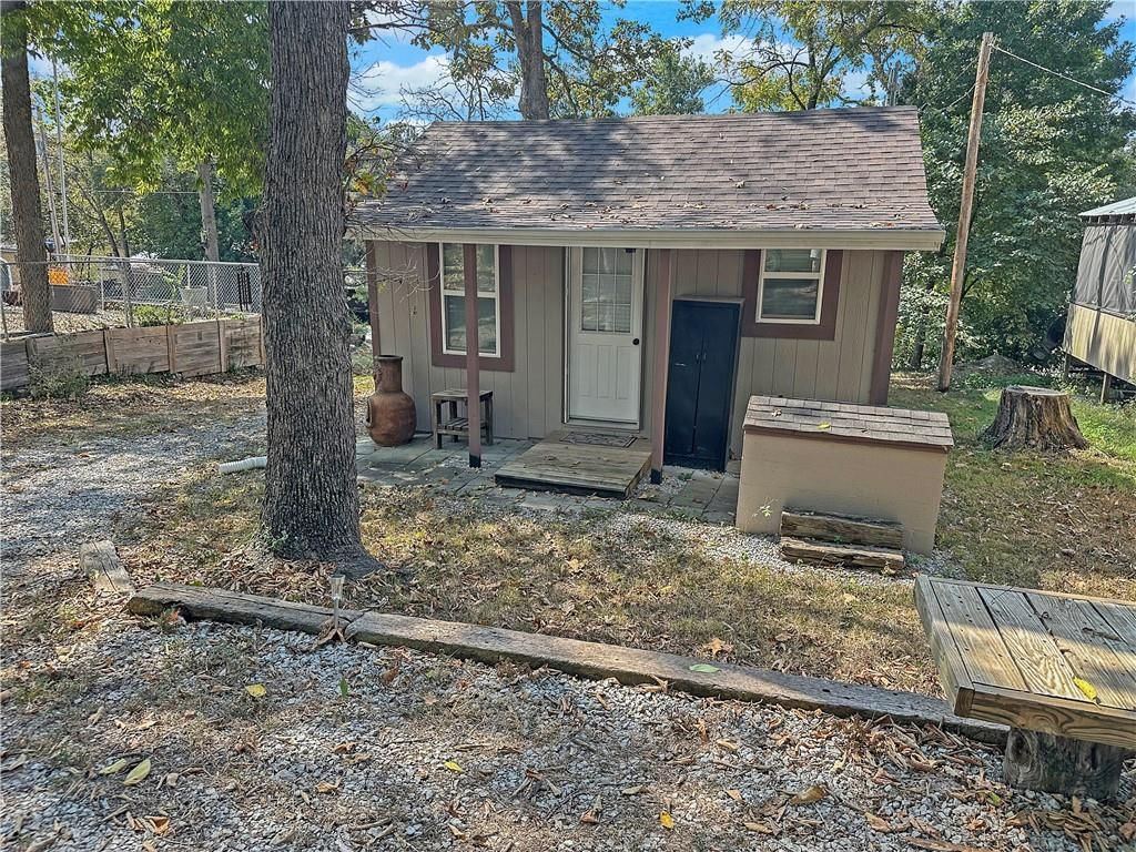 28720 Mistletoe Avenue — photo 2