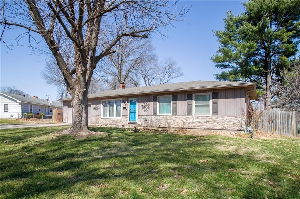 517 NW Lakeview Road — photo 3