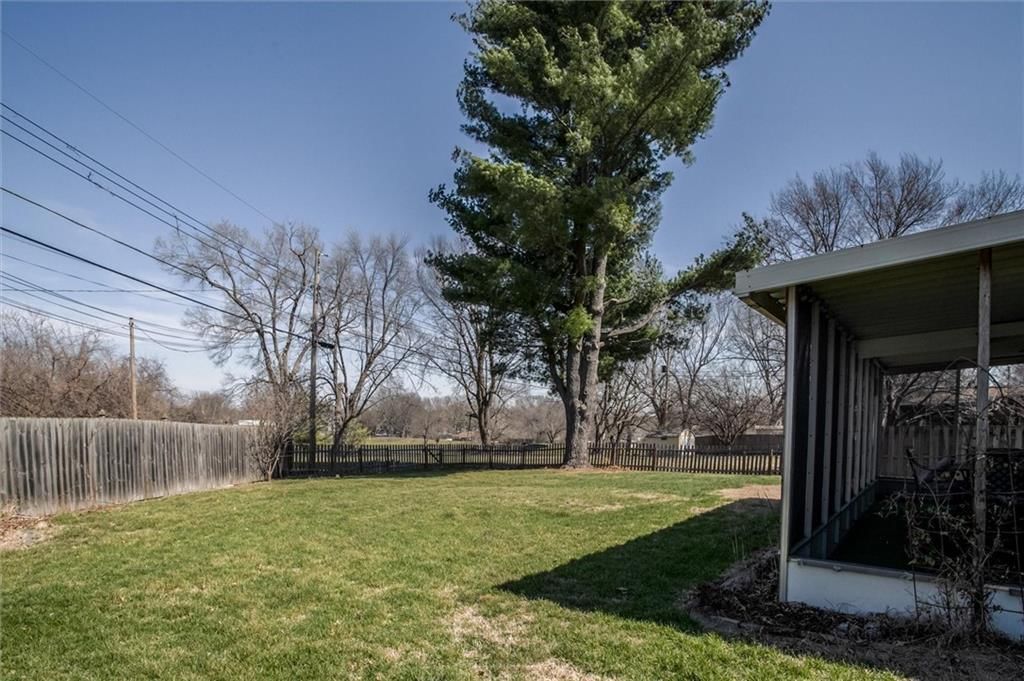 517 NW Lakeview Road — photo 23