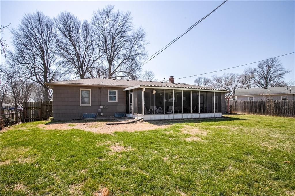 517 NW Lakeview Road — photo 25