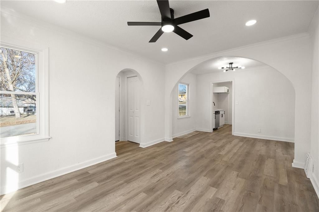 10515 E Lake Drive — photo 3