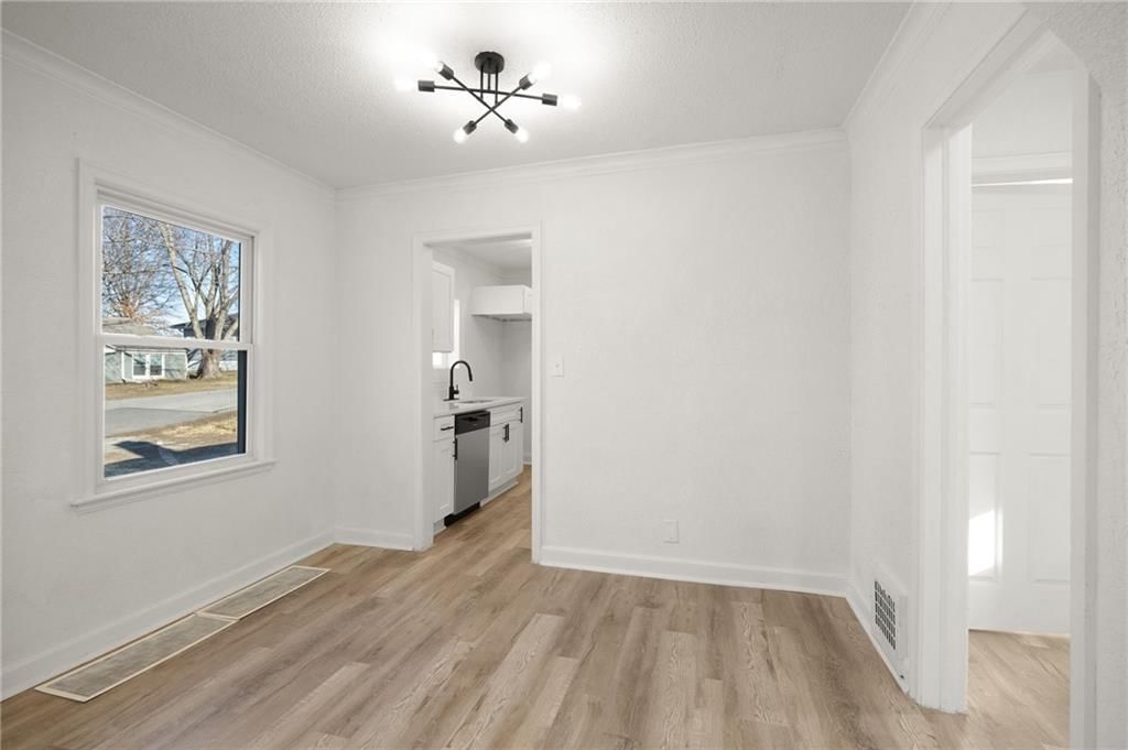 10515 E Lake Drive — photo 7