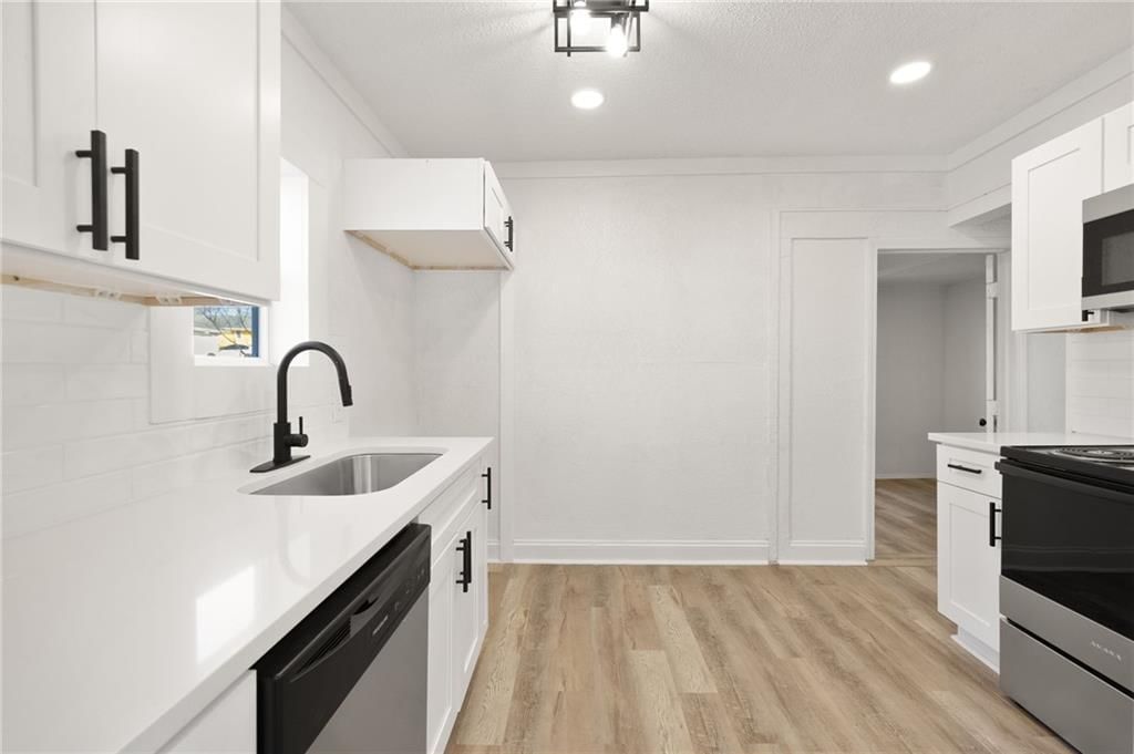 10515 E Lake Drive — photo 9