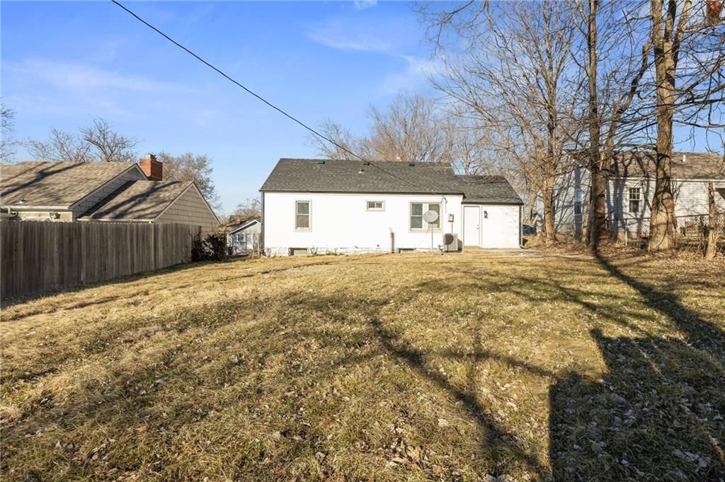 10515 E Lake Drive — photo 22