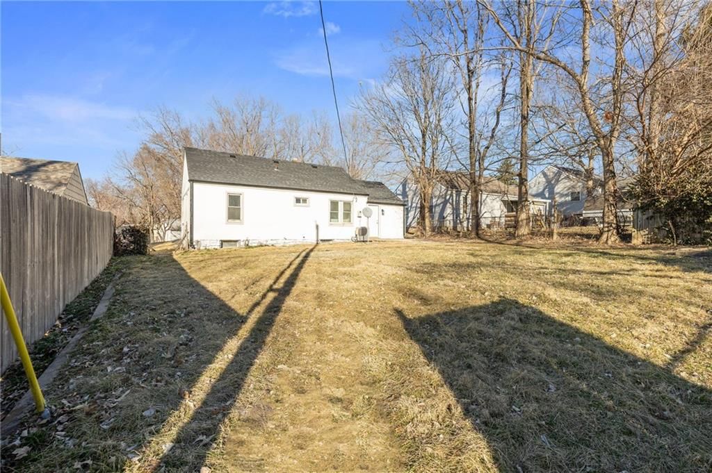 10515 E Lake Drive — photo 23