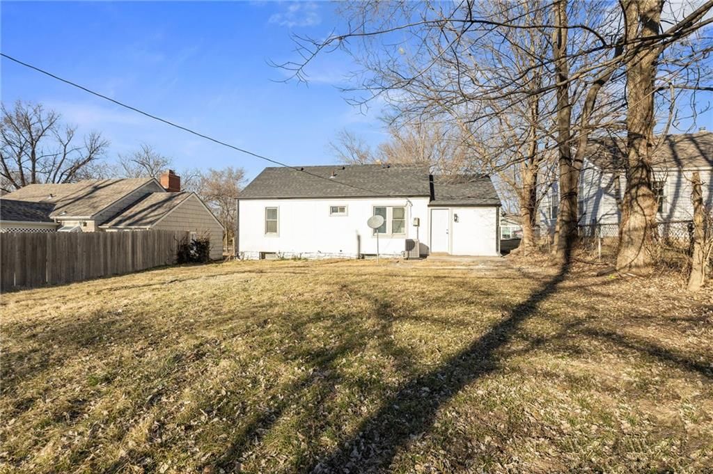 10515 E Lake Drive — photo 24