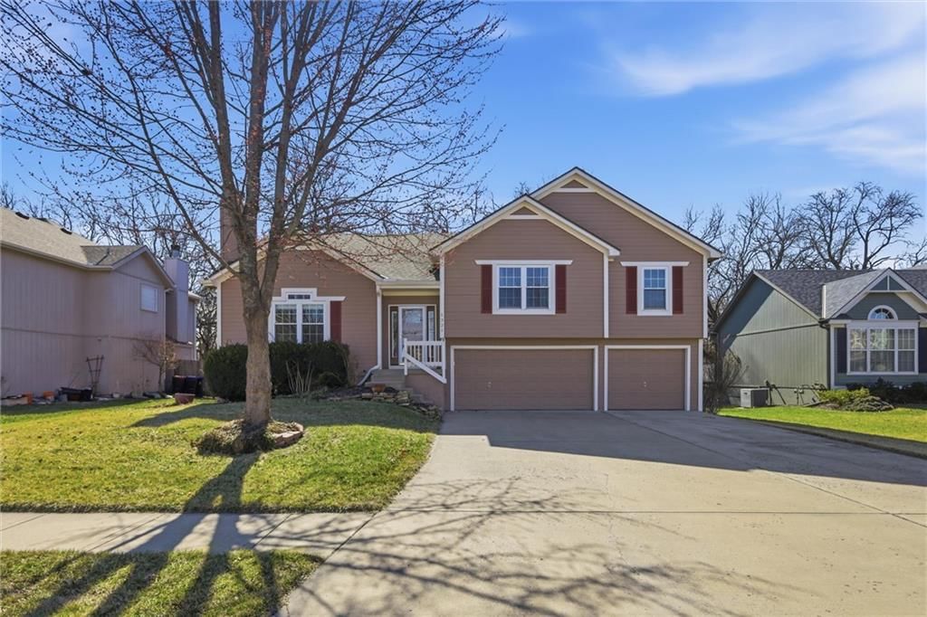 1321 SE Princeton Drive, Lee's Summit, MO
