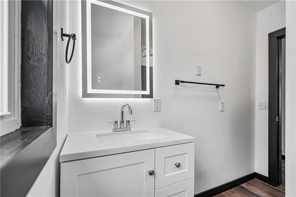 1110 W 3rd Street — photo 31