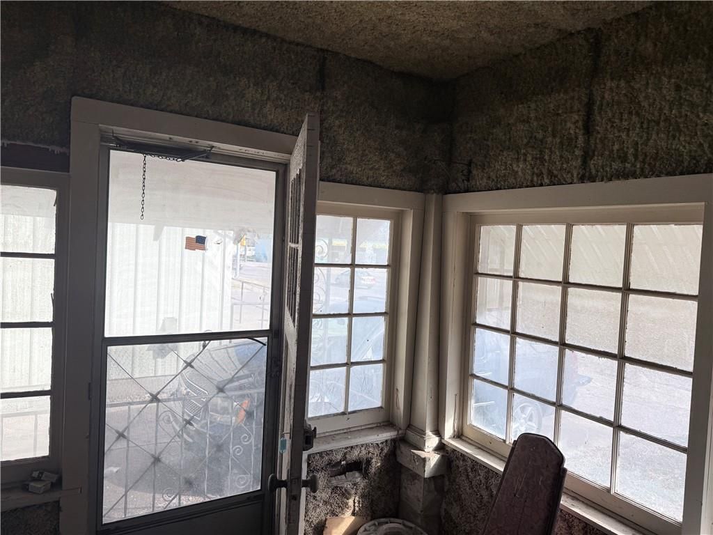 112 W Oak Street — photo 12