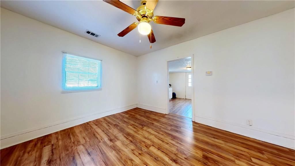 221 N Clay Street — photo 8
