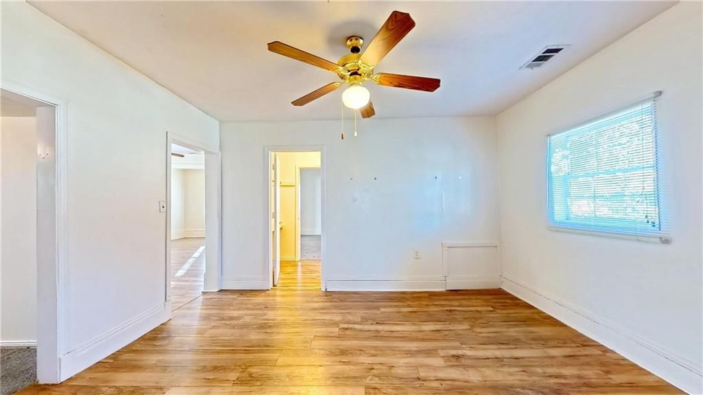 221 N Clay Street — photo 10