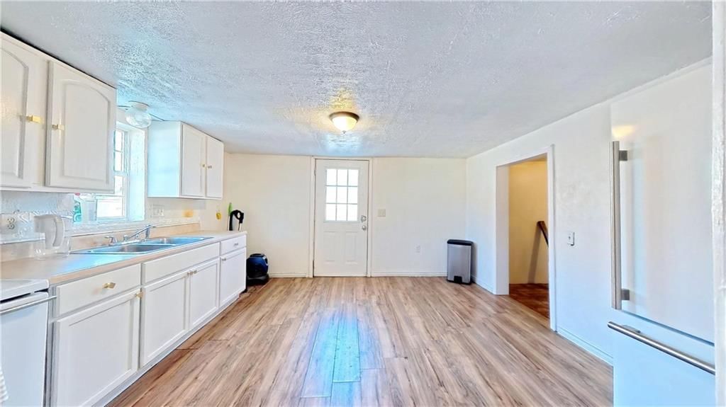 221 N Clay Street — photo 15