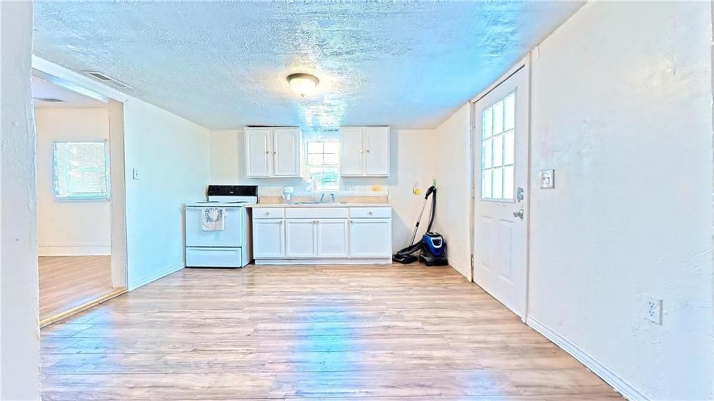 221 N Clay Street — photo 16