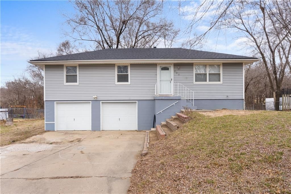 406 SE 21st Street, Oak Grove, MO