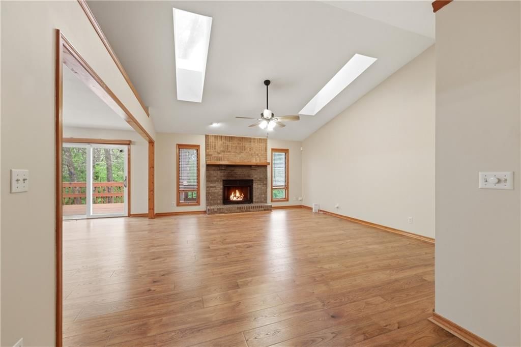 1475 Grandview Drive — photo 3