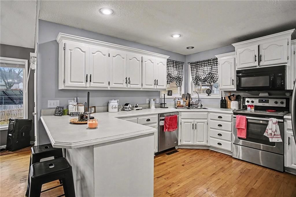 5504 Long View Drive — photo 10