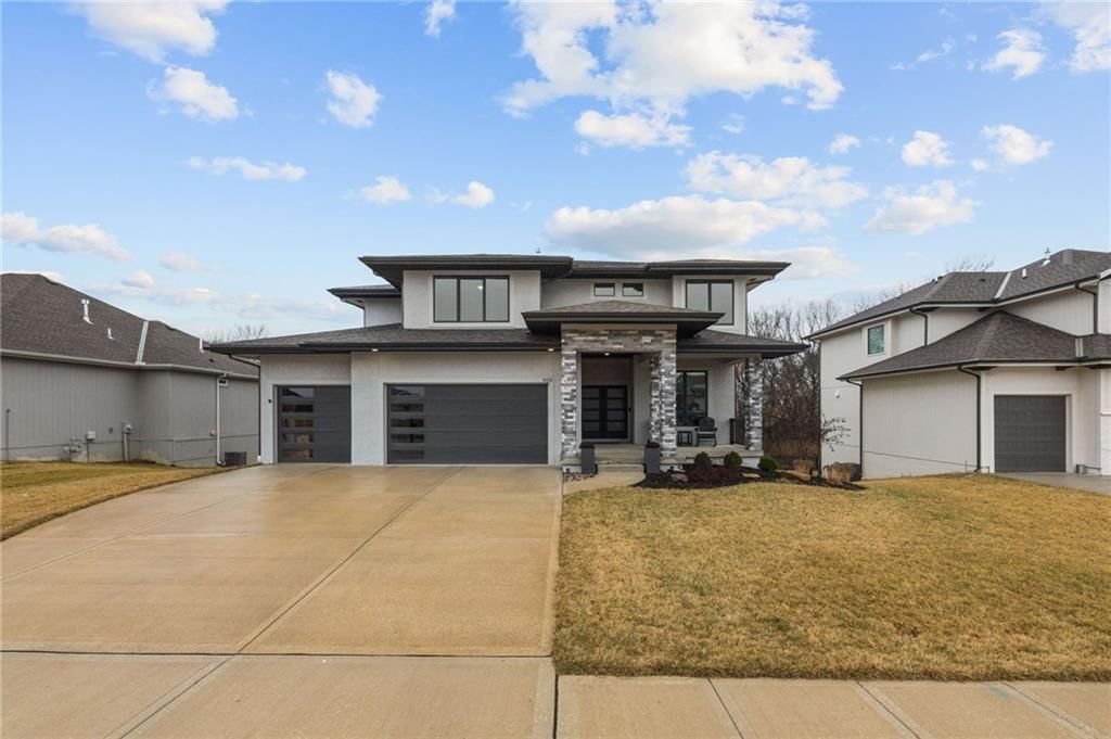 9310 Carbondale Street, Lenexa, KS