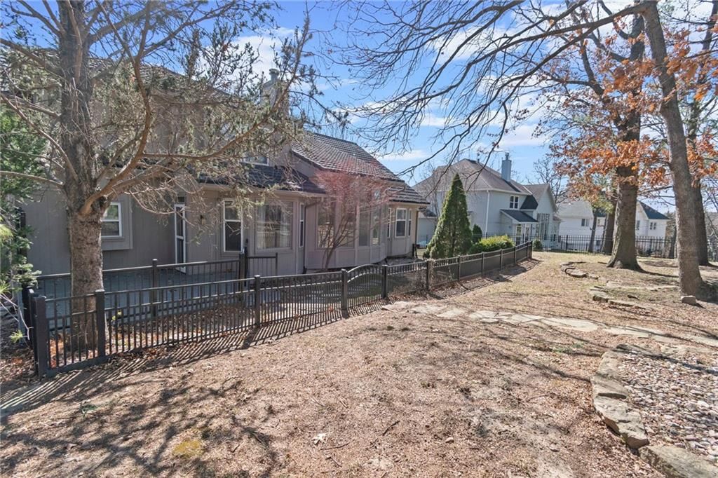 1008 NE Moss Point Road — photo 44