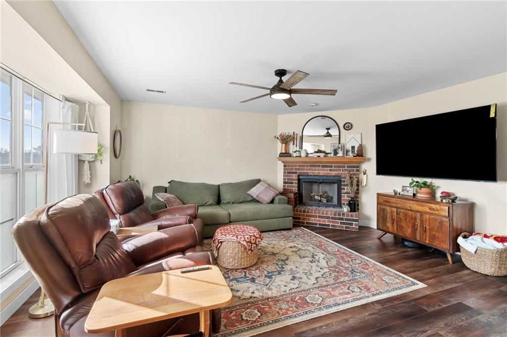 1113 Foxridge Drive — photo 3