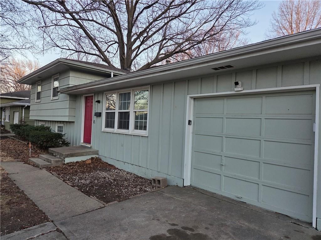 8219 E 85th Street — photo 2