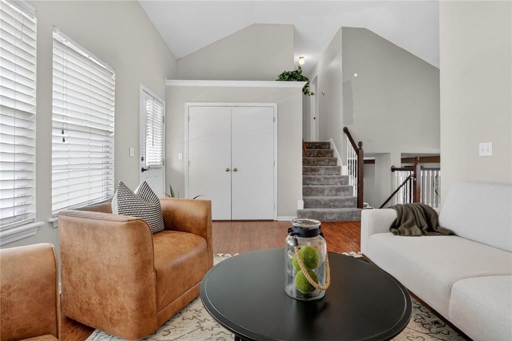 808 Golden Court — photo 4