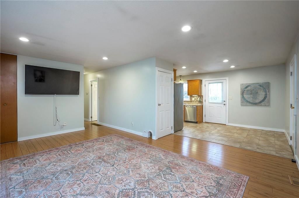 8539 Barnett Avenue — photo 7
