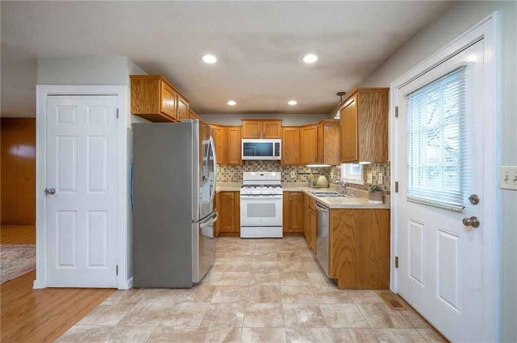 8539 Barnett Avenue — photo 10