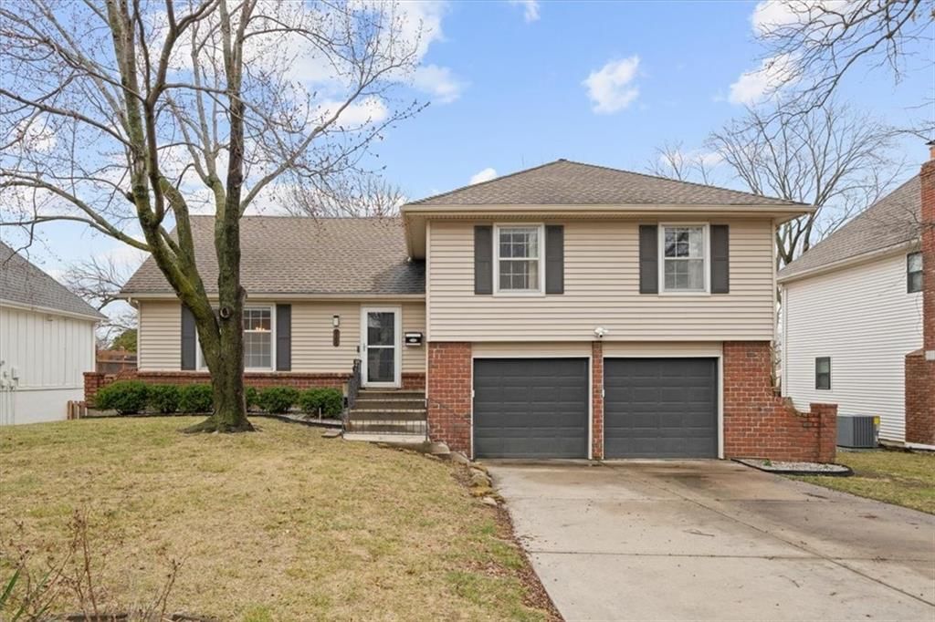 9105 England Street, Overland Park, KS