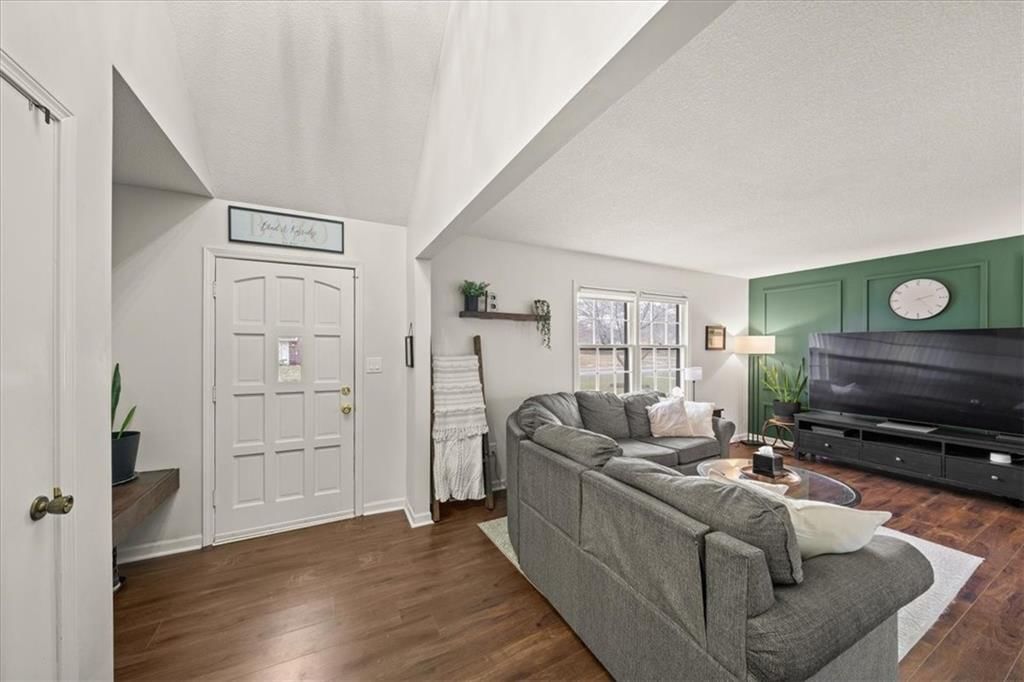 9105 England Street — photo 4