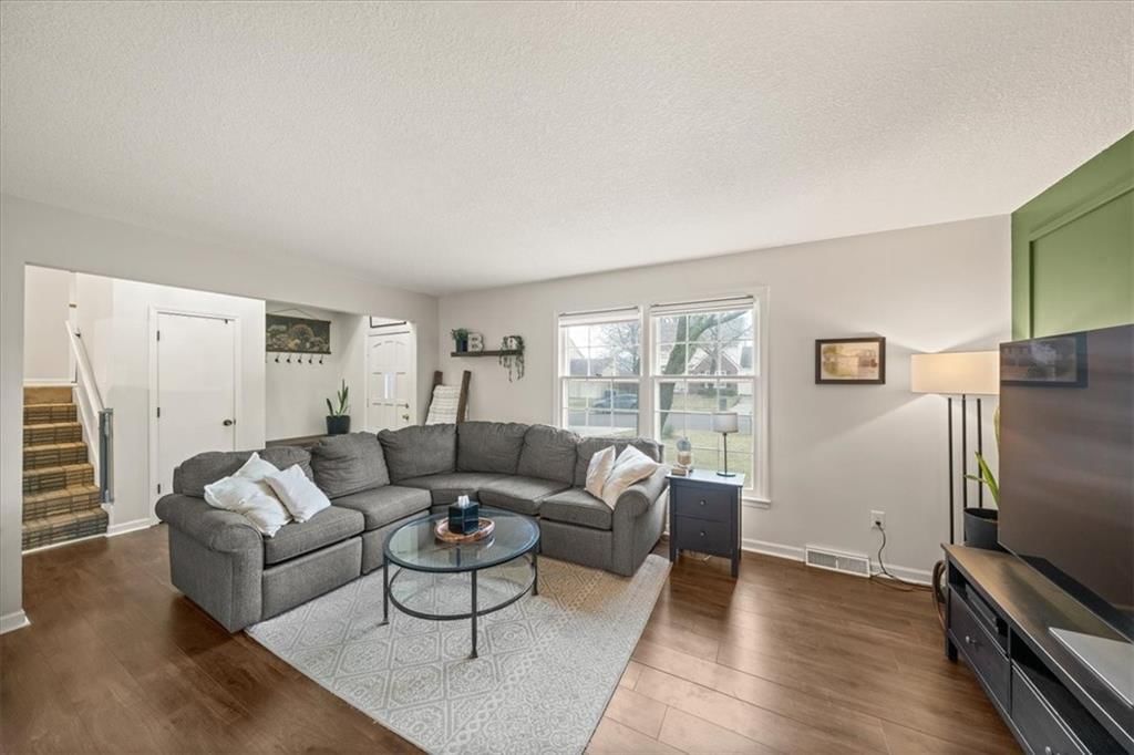 9105 England Street — photo 6