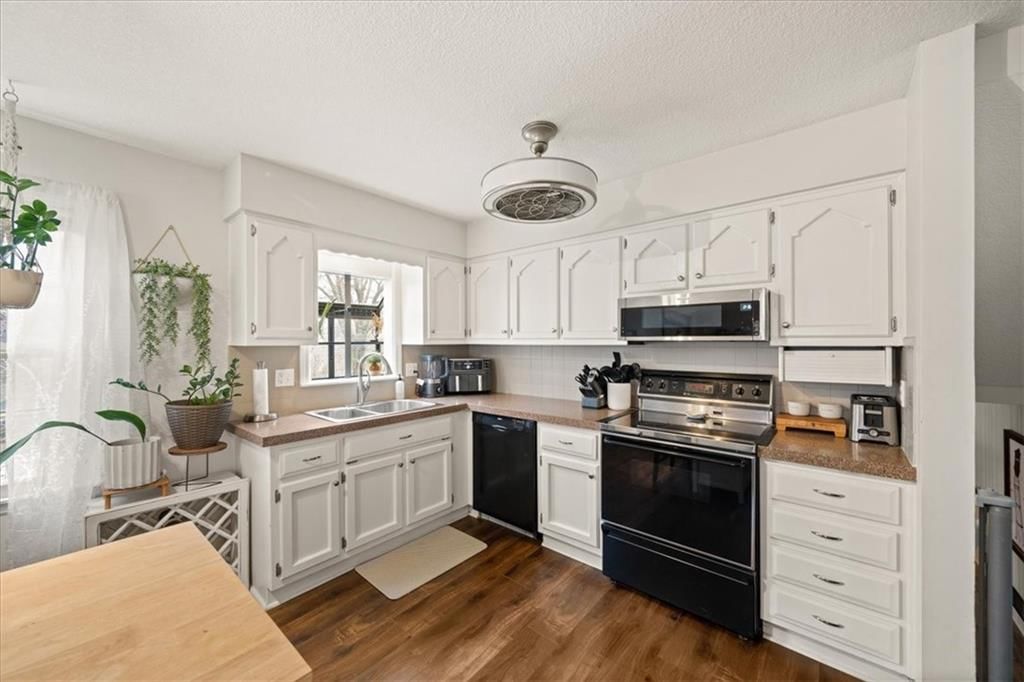 9105 England Street — photo 10