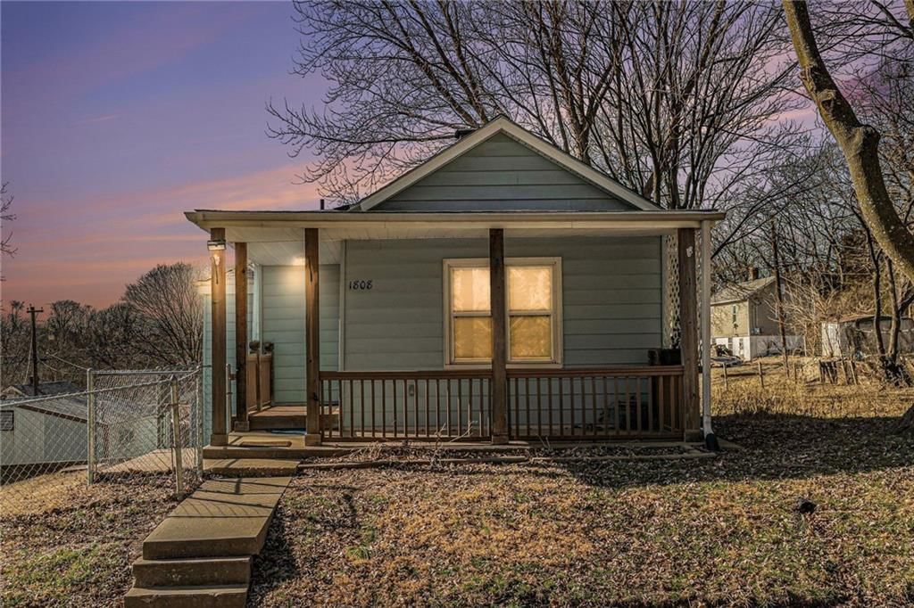1808 Bellevue Street — photo 1