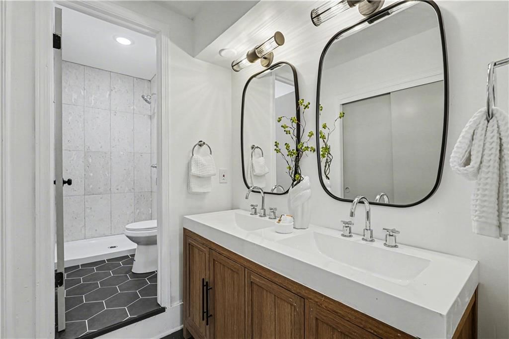 1516 E 99th Street — photo 14