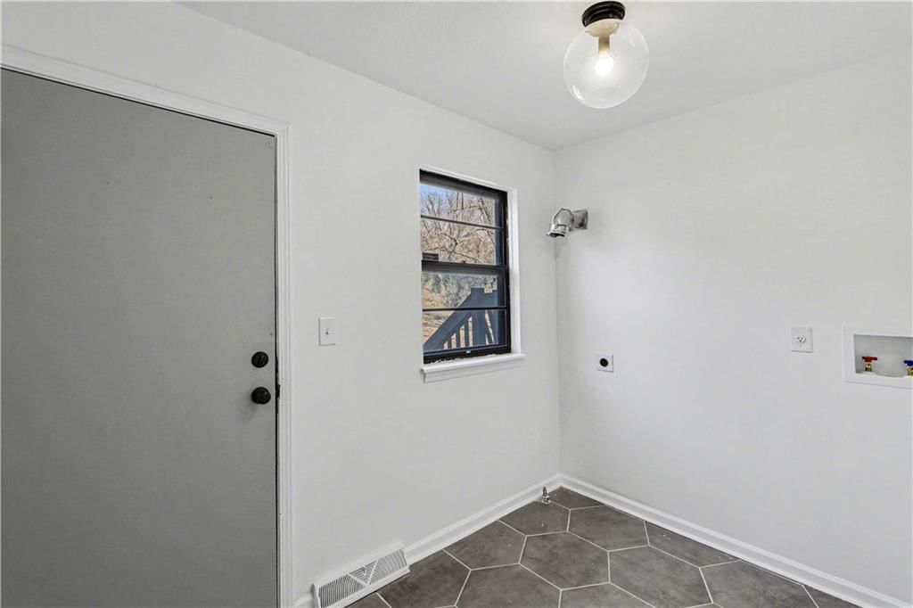 1516 E 99th Street — photo 16