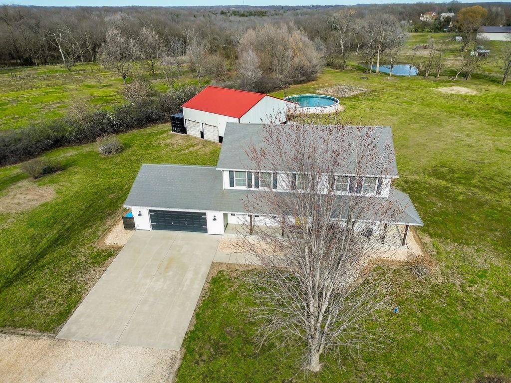 992 E 750 Road — photo 5
