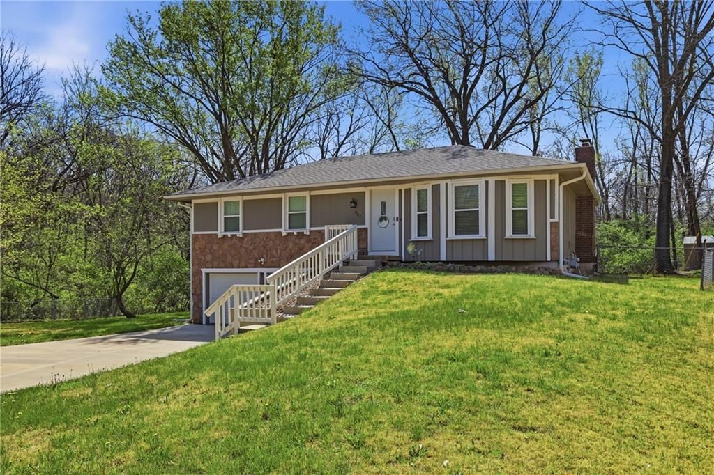 907 Josela Court — photo 2