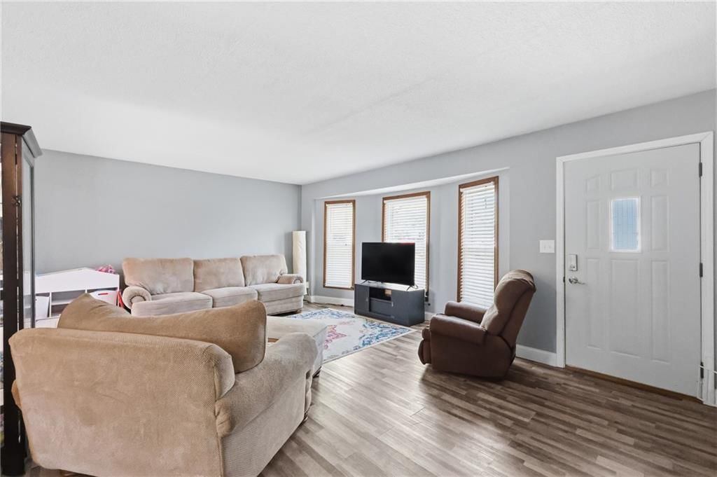 907 Josela Court — photo 5