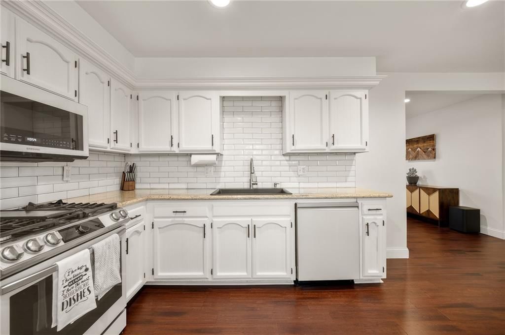 1923 SW 5TH Street — photo 12