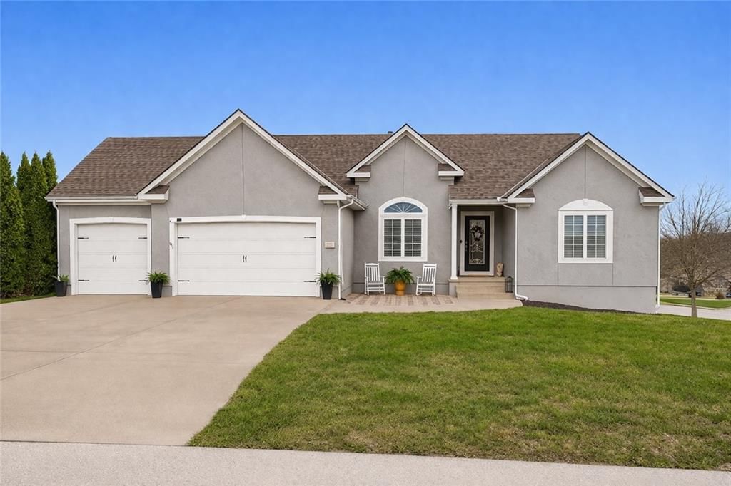906 NW Magnolia Lane, Grain Valley, MO